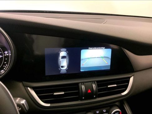 Used 2017 Alfa Romeo Giulia Ti w/ TI 19" Sport Package image 16