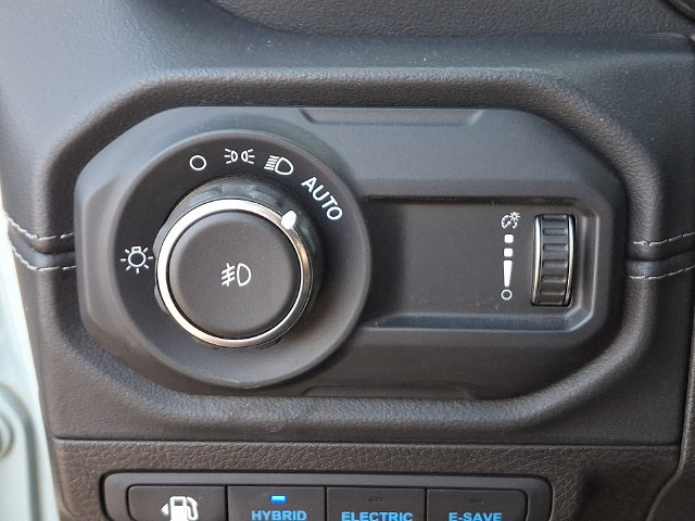 Used 2024 Jeep Wrangler Unlimited Sahara w/ Technology Group AWD/4WD image 9