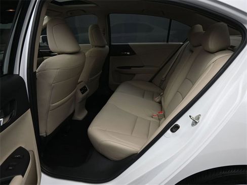 Used 2017 Honda Accord Touring image 36