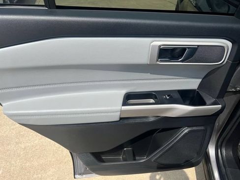 Used 2022 Ford Explorer XLT w/ Equipment Group 202A AWD/4WD image 20