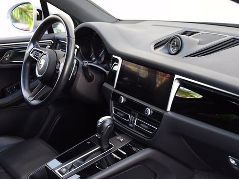 Used 2024 Porsche Macan w/ Premium Plus Package AWD/4WD image 31