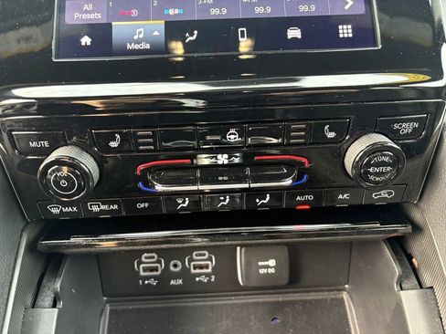 Used 2023 Jeep Grand Cherokee Altitude image 14