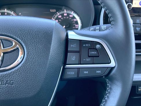 Certified 2025 Toyota Highlander LE image 22