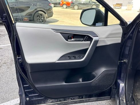Used 2021 Toyota RAV4 Limited image 12