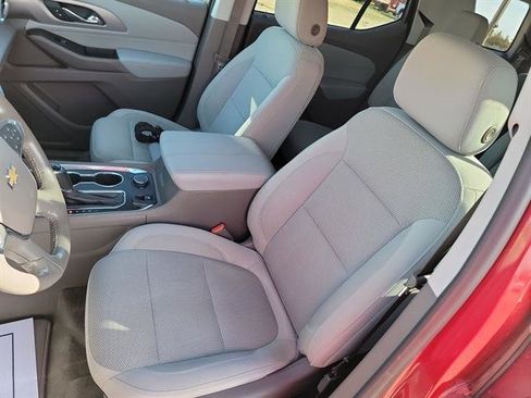 Used 2018 Chevrolet Traverse LT image 11