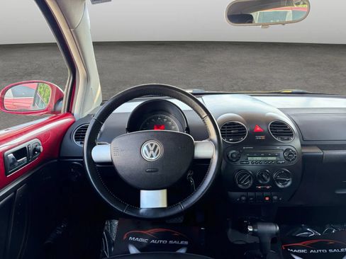 Used 2009 Volkswagen Beetle Coupe FWD image 25