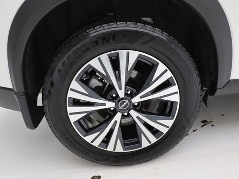 Used 2023 Nissan Rogue SV w/ SV Premium Package image 10