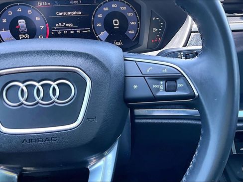 Used 2020 Audi Q3 2.0T Premium w/ Convenience Package AWD/4WD image 25