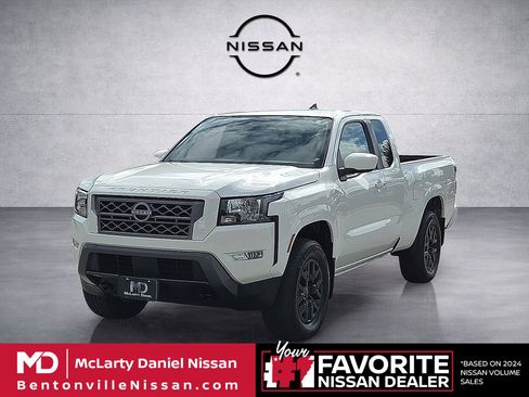 Used 2024 Nissan Frontier SV w/ SV Convenience Package AWD/4WD image 2