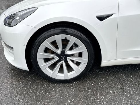 Used 2021 Tesla Model 3 Standard Range Plus image 19