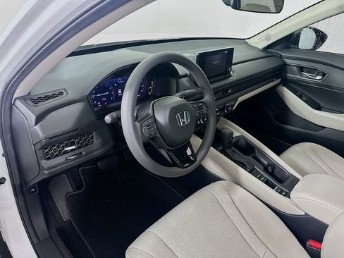 Certified 2025 Honda Accord SE image 9