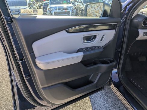 Used 2024 Honda Pilot Touring image 12