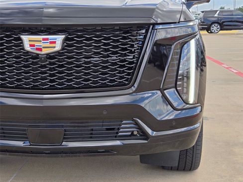 New 2026 Cadillac Escalade ESV Platinum Sport w/ LPO, Floor Liner Package AWD/4WD image 6