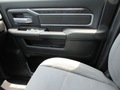 Used 2024 RAM 2500 Big Horn AWD/4WD image 34