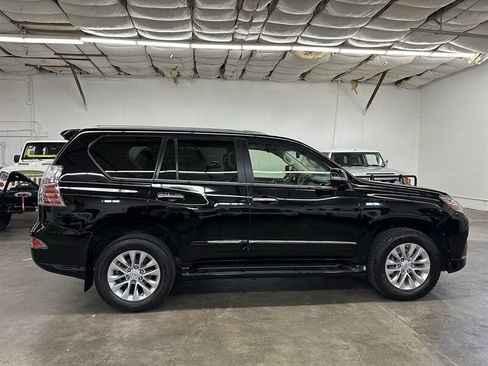 Used 2014 Lexus GX 460 w/ Premium Package AWD/4WD image 2