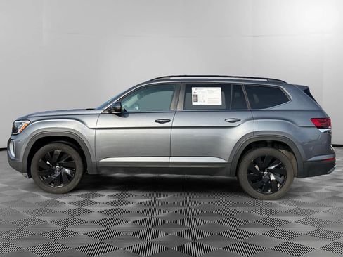 Used 2024 Volkswagen Atlas SE image 2