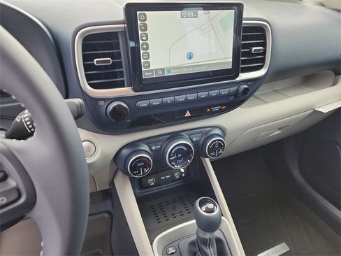 New 2025 Hyundai Venue Limited image 18