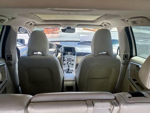 Used 2016 Volvo XC60 T5 Premier w/ Proximity Package FWD image 12