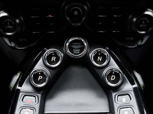 Used 2023 Aston Martin V8 Vantage Coupe RWD image 53