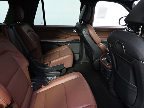 New 2026 Lincoln Navigator Reserve AWD/4WD image 18