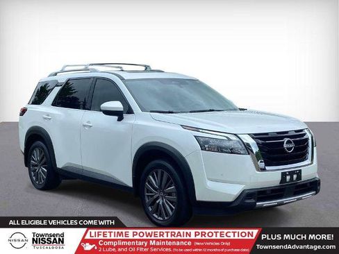 Certified 2025 Nissan Pathfinder SL w/ SL Premium Package FWD image 1