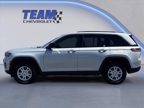 Used 2025 Jeep Grand Cherokee Laredo w/ Trailer Tow Package AWD/4WD image 2