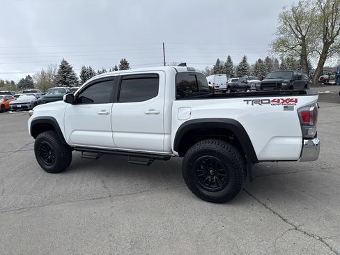 Used 2020 Toyota Tacoma TRD Off-Road AWD/4WD image 7