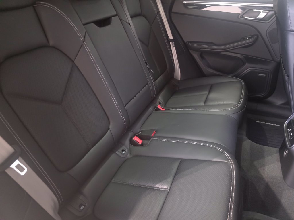 Certified 2026 Porsche Macan S AWD/4WD image 17