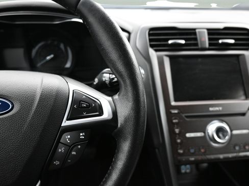 Used 2019 Ford Fusion Energi Titanium FWD image 20