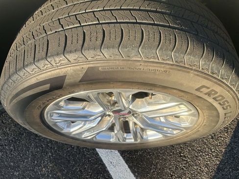 Used 2023 GMC Yukon SLT image 5