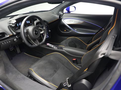 Used 2024 McLaren Artura image 23