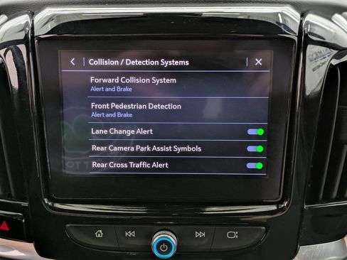 Used 2023 Chevrolet Traverse LT image 7