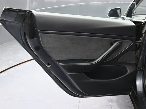 Used 2018 Tesla Model 3 Long Range image 40