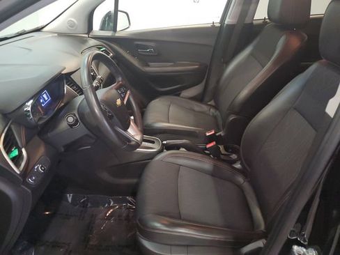 Used 2020 Chevrolet Trax LT w/ LT Convenience Package AWD/4WD image 11