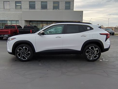 New 2026 Chevrolet Trax RS image 2
