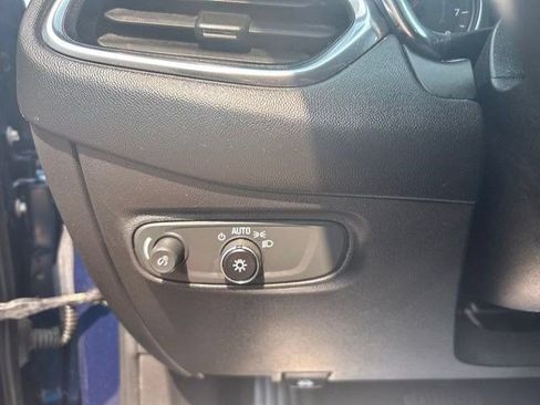 Used 2019 Chevrolet Equinox LT w/ Driver Convenience Package FWD image 19