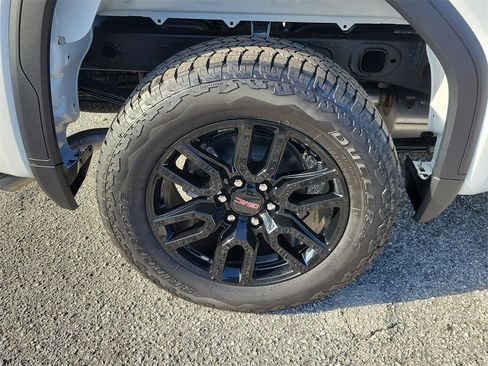 New 2026 GMC Sierra 1500 Elevation image 5