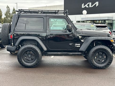 Used 2018 Jeep Wrangler Sport image 3