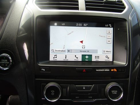 Used 2017 Ford Explorer XLT w/ Equipment Group 202A image 25