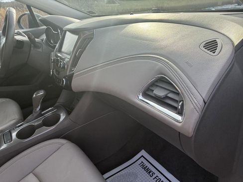 Used 2018 Chevrolet Cruze Premier image 18