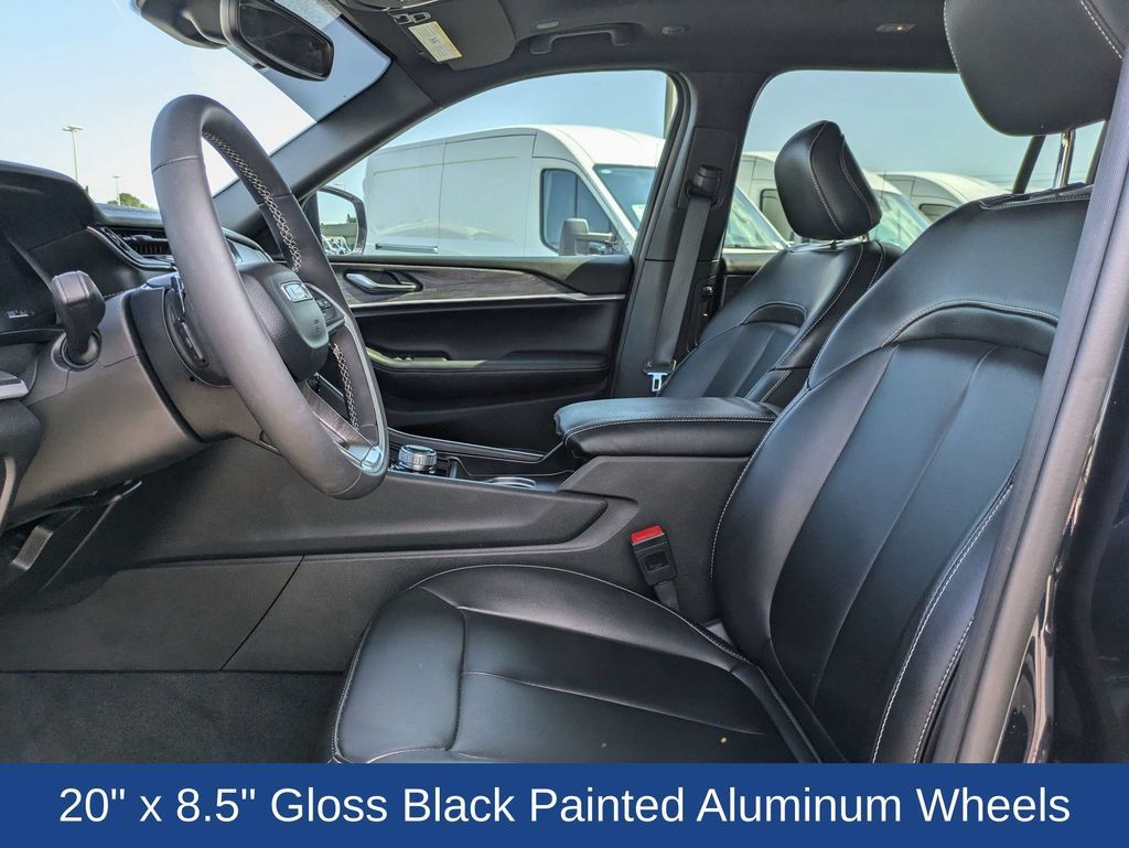 Used 2024 Jeep Grand Cherokee L Limited w/ Black Appearance Package RWD image 15