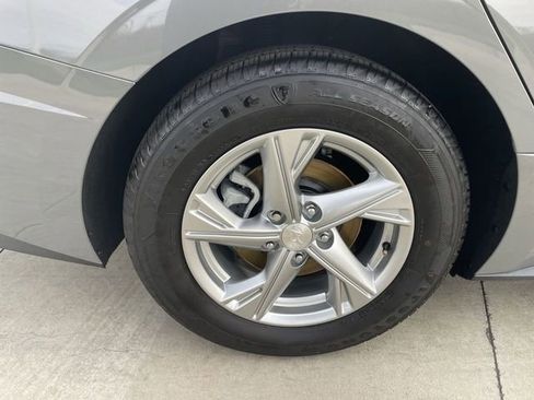 Used 2023 Hyundai Sonata SE w/ Preferred Accessory Package image 30