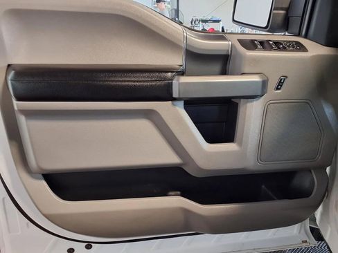 Used 2019 Ford F150 XLT w/ Equipment Group 302A Luxury AWD/4WD image 16