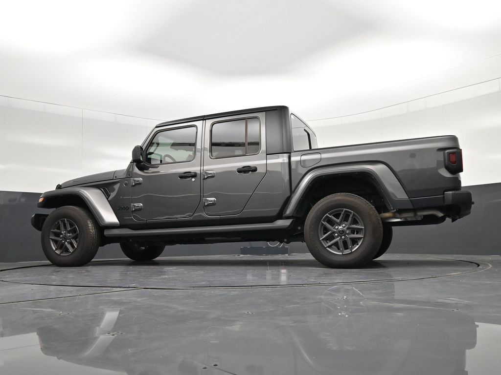 Used 2025 Jeep Gladiator Sport AWD/4WD image 32