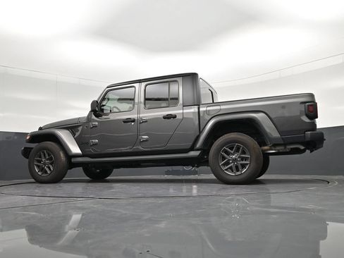 Used 2025 Jeep Gladiator Sport AWD/4WD image 32