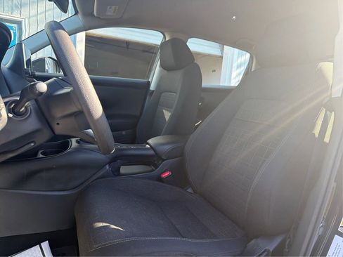 Used 2023 Honda HR-V LX image 11