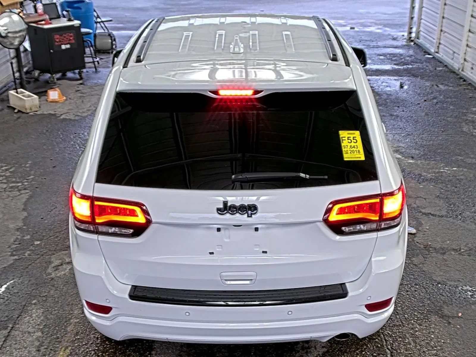 Used 2018 Jeep Grand Cherokee Altitude RWD image 4