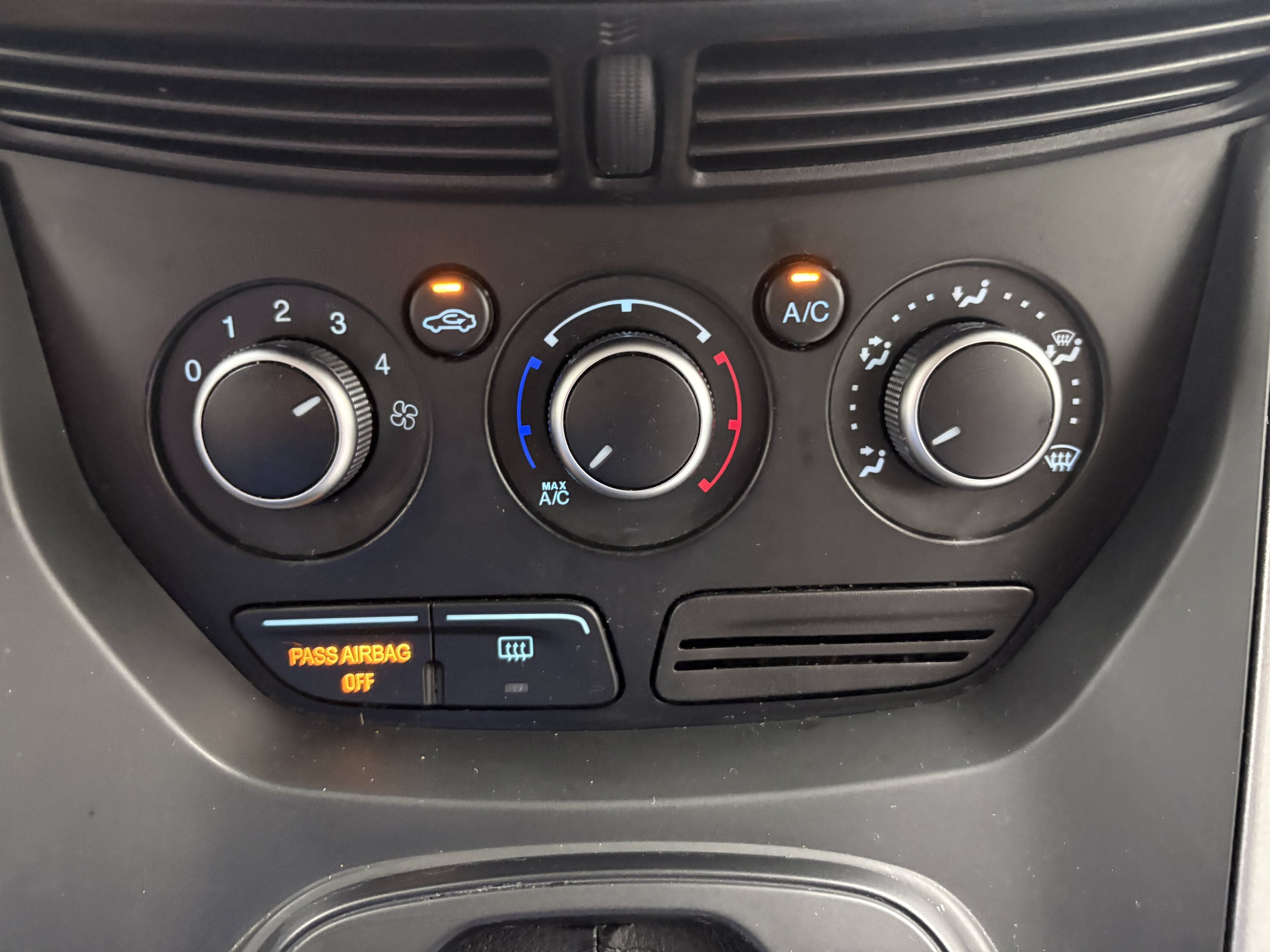 Used 2015 Ford Escape SE AWD/4WD image 15