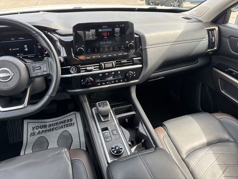 Used 2024 Nissan Pathfinder Platinum AWD/4WD image 24