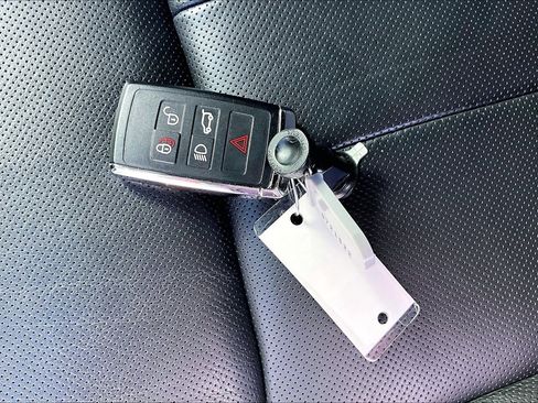 Used 2024 Land Rover Range Rover SE image 10